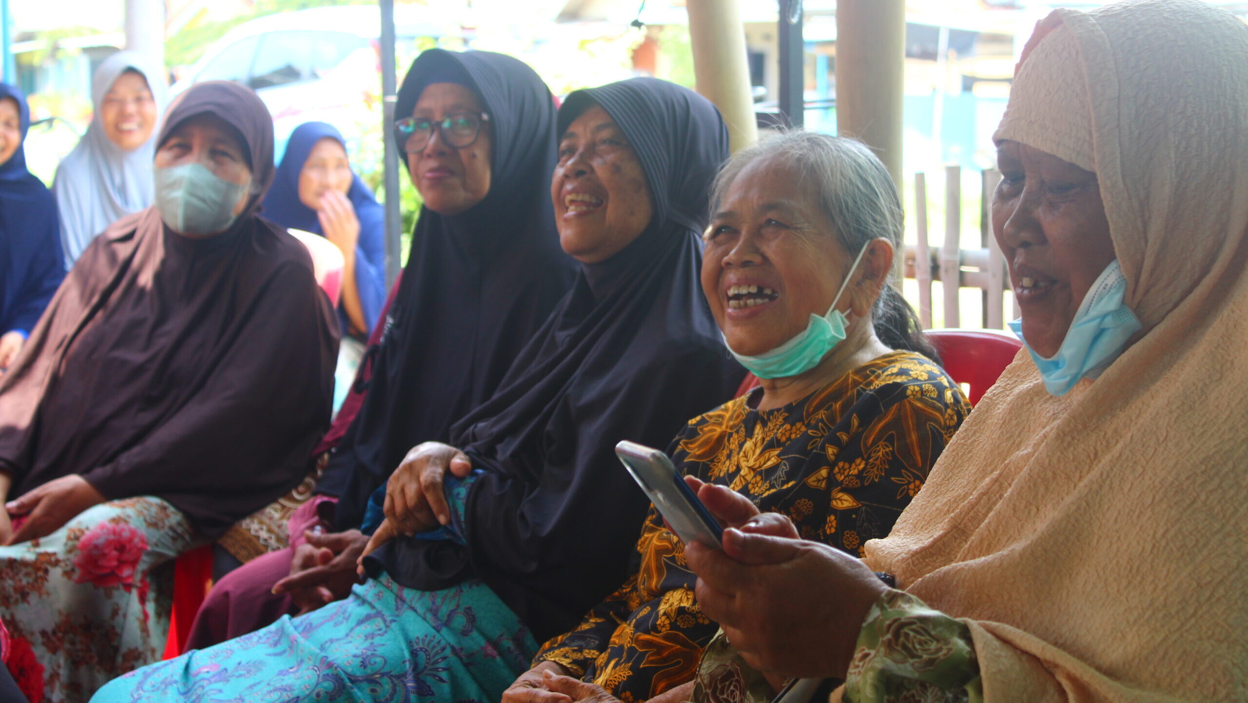 Hibur Para Lansia Amal Bunda Gelar Kegiatan Senam Otak di Kelurahan Sidanegara