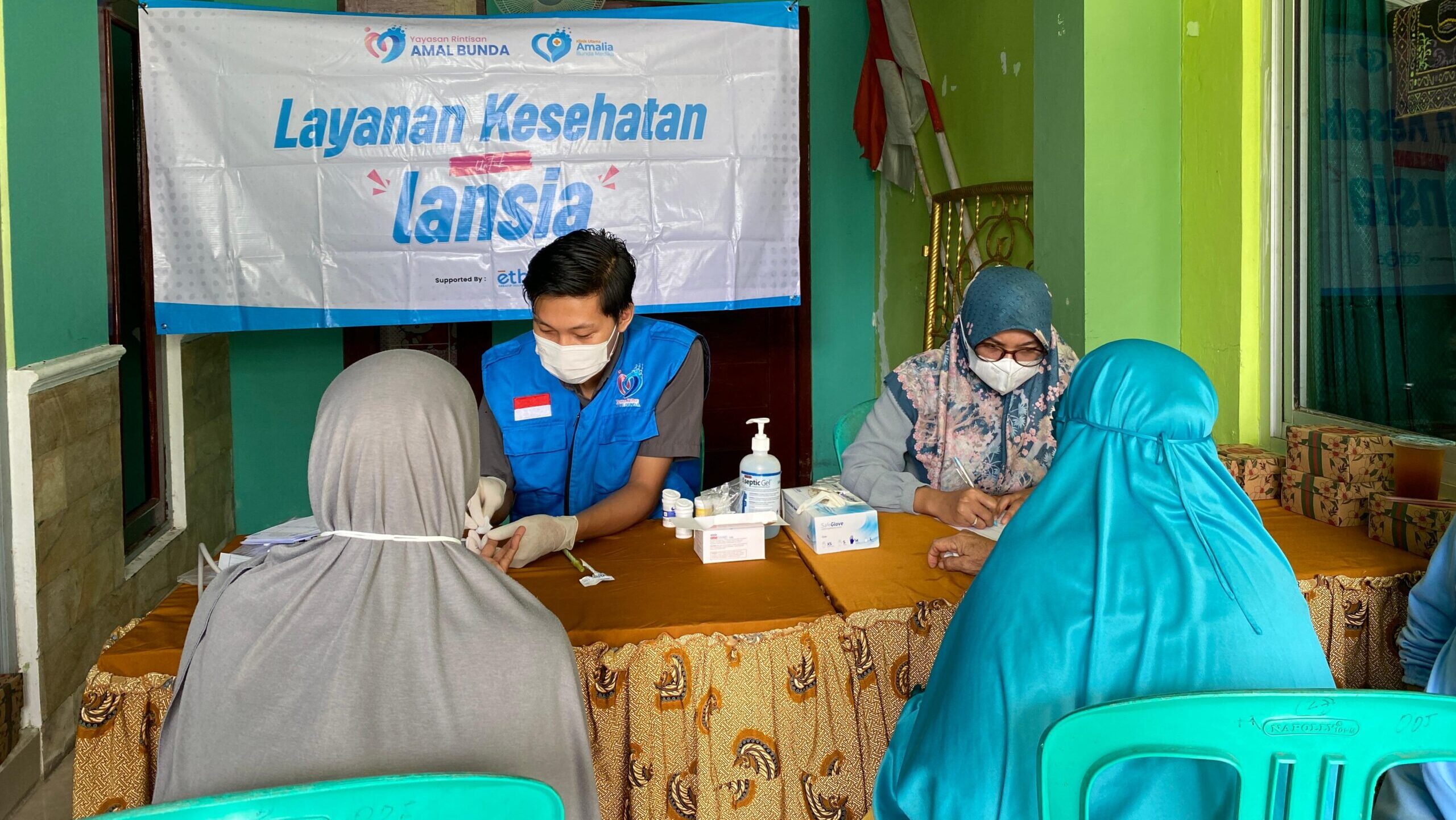 Awali Tahun 2024 Amal Bunda Berikan Layanan Kesehatan Untuk Lansia