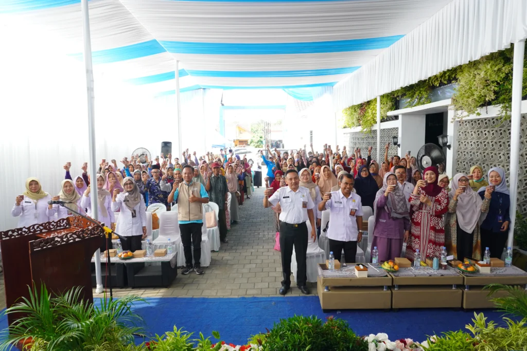 Disnakerin Cilacap Berikan Penghargaan kepada LAZ Amal Bunda atas Pengembangan Kemandirian Tenaga Kerja