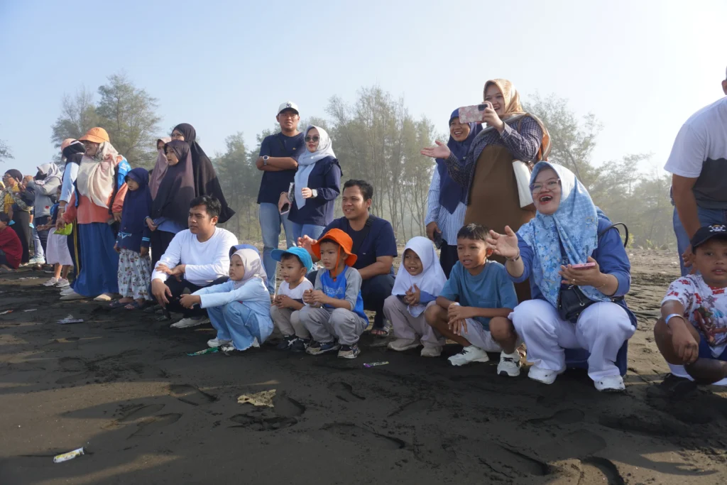 Amal Bunda Cetak Generasi Peduli Laut melalui Eduwisata Konservasi Penyu, Mangrove, dan Kepedulian Sosial di Bulan Muharam 1448 H